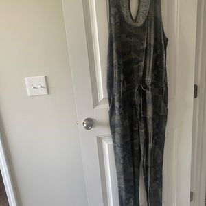Camo tank jumper new without tags